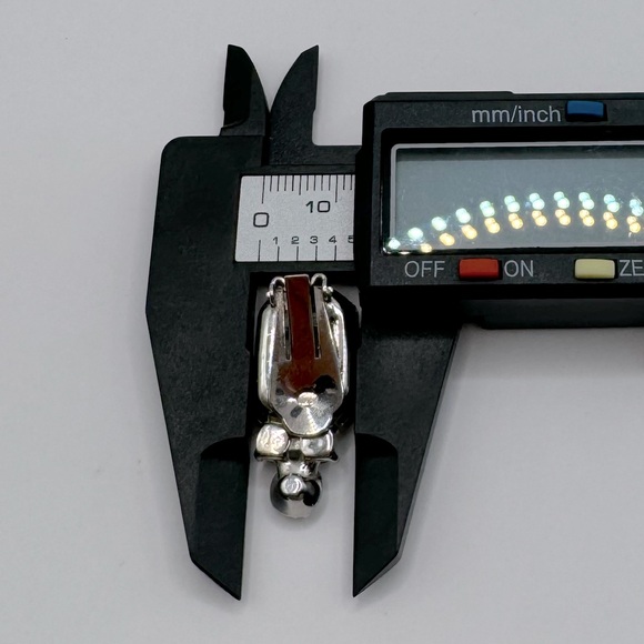 VINTAGE Red Crystal Clip-On Earrings - Picture 13 of 13